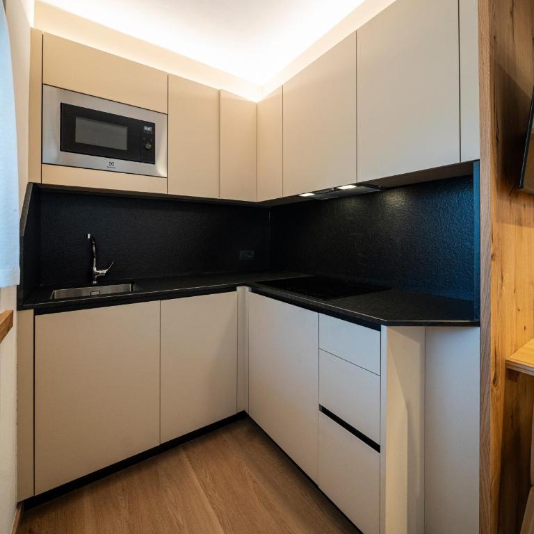 Residence Contrin - Appartamento con 2 Camere da Letto e Balcone - 10