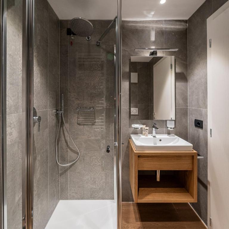 Residence Contrin - Appartamento con 2 Camere da Letto e Balcone - 8