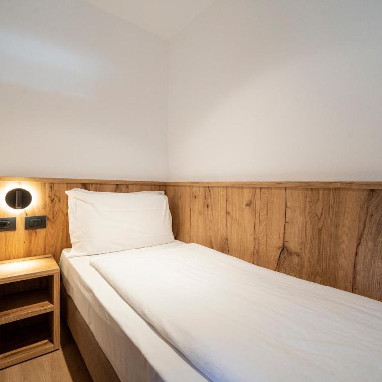 Residence Contrin - Appartamento con 2 Camere da Letto e Balcone - 3
