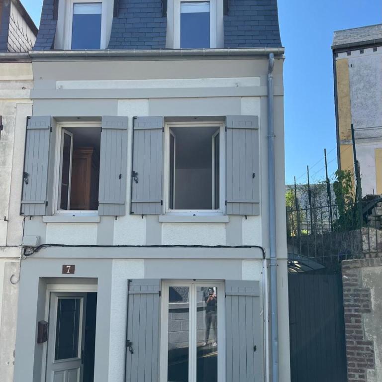 Largo - Four-Bedroom House - 1