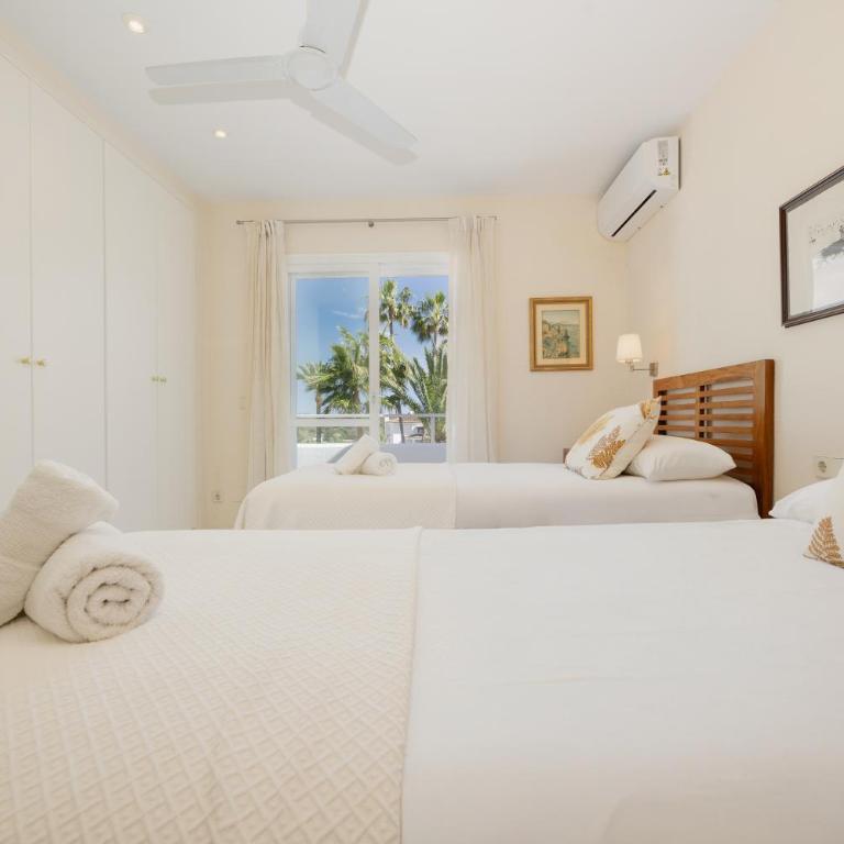2 storey townhouse with large terrace garden, BBQ and close to the beach, in Elviria, Marbella - Apartamento de 2 dormitorios - 31