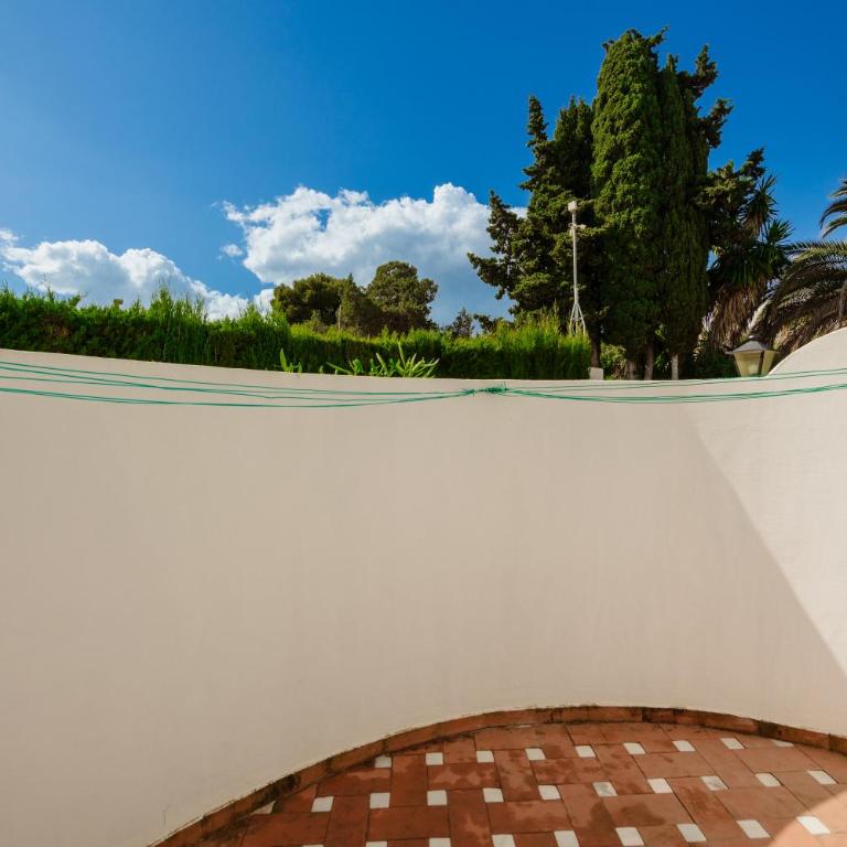 2 storey townhouse with large terrace garden, BBQ and close to the beach, in Elviria, Marbella - Apartamento de 2 dormitorios - 39