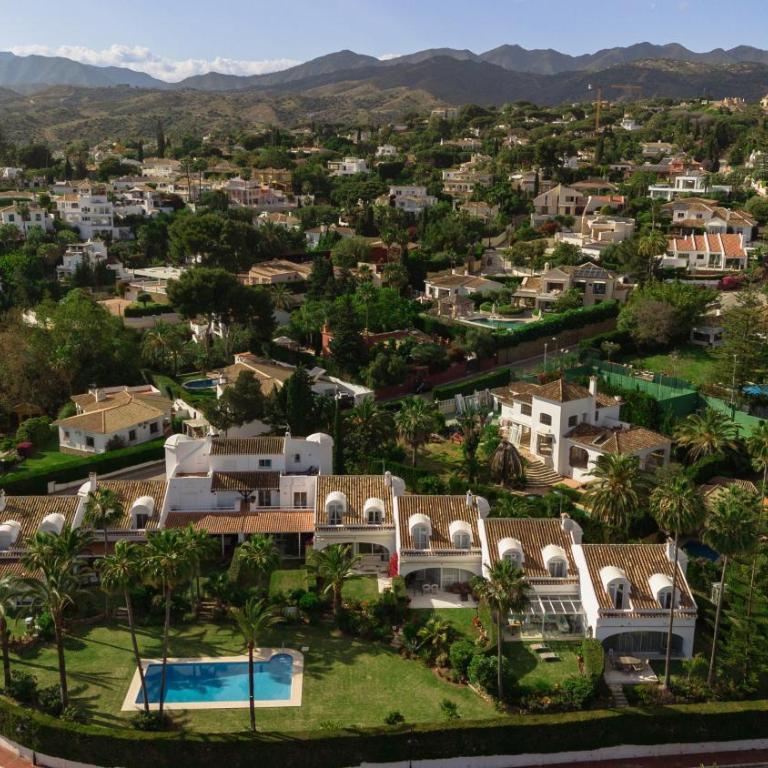 2 storey townhouse with large terrace garden, BBQ and close to the beach, in Elviria, Marbella - Apartamento de 2 dormitorios - 45