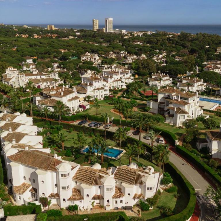 2 storey townhouse with large terrace garden, BBQ and close to the beach, in Elviria, Marbella - Apartamento de 2 dormitorios - 47