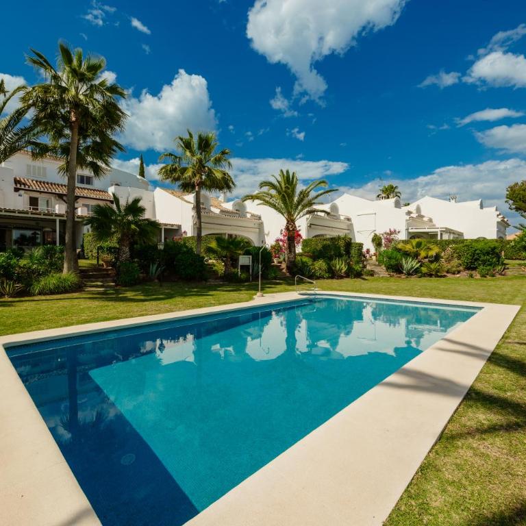 2 storey townhouse with large terrace garden, BBQ and close to the beach, in Elviria, Marbella - Apartamento de 2 dormitorios - 13