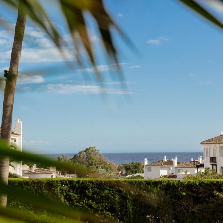 2 storey townhouse with large terrace garden, BBQ and close to the beach, in Elviria, Marbella - Apartamento de 2 dormitorios - 12