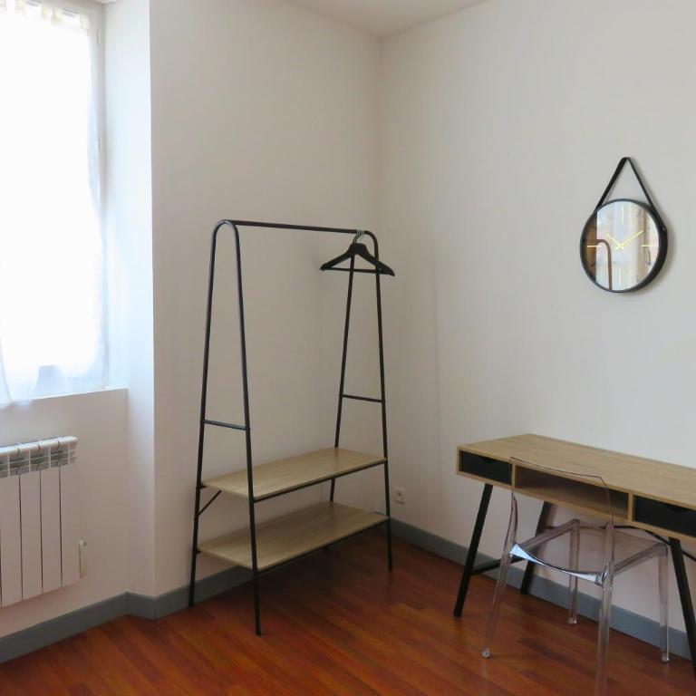 Appartement rénové 2 chambres 55m2 Parking Privé et Wifi - Apartment - 14