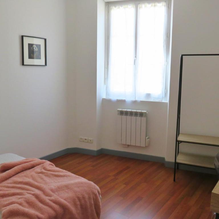 Appartement rénové 2 chambres 55m2 Parking Privé et Wifi - Apartment - 13