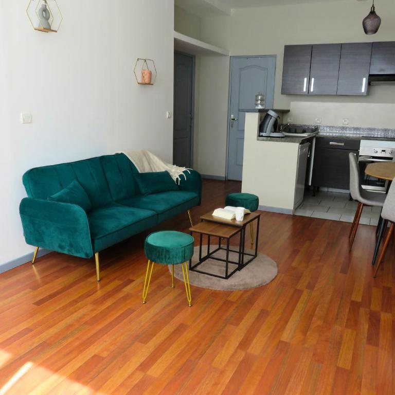 Appartement rénové 2 chambres 55m2 Parking Privé et Wifi - Apartment - 3