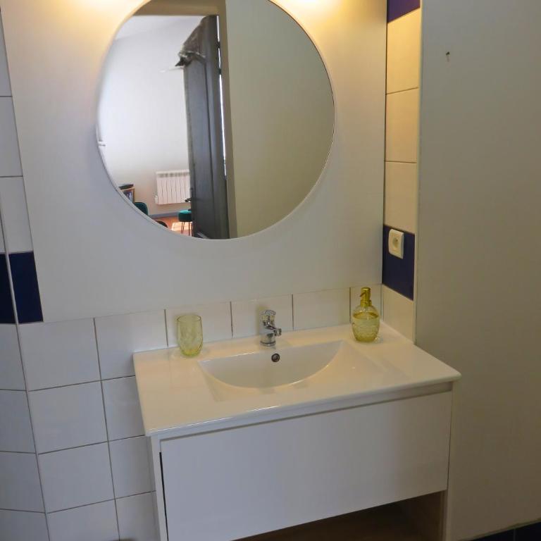 Appartement rénové 2 chambres 55m2 Parking Privé et Wifi - Apartment - 19