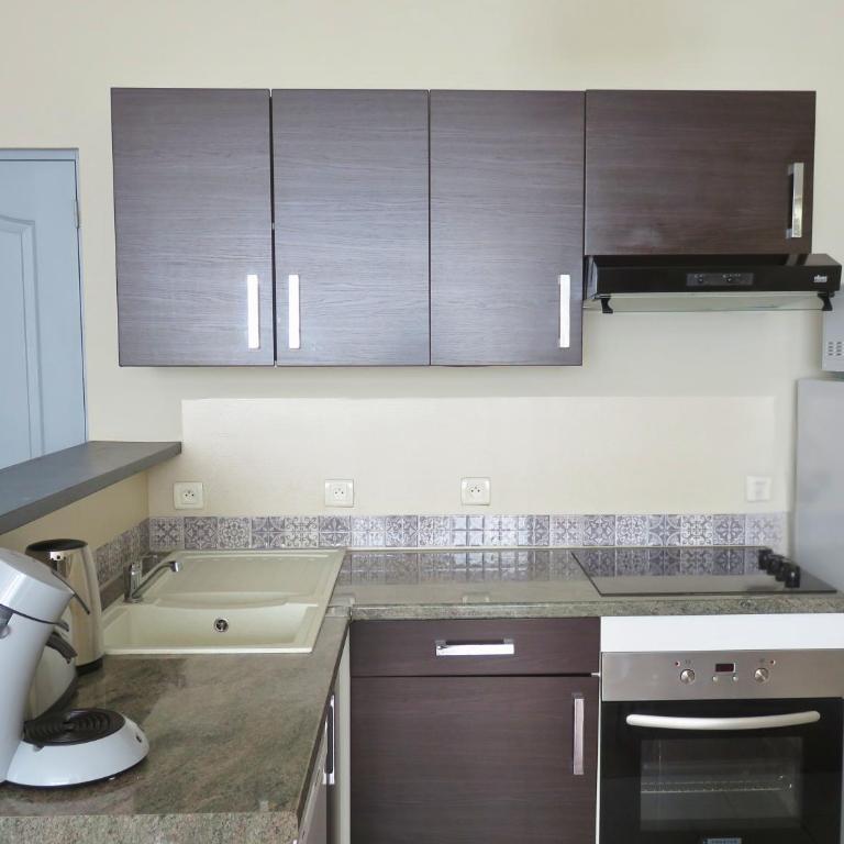 Appartement rénové 2 chambres 55m2 Parking Privé et Wifi - Apartment - 9