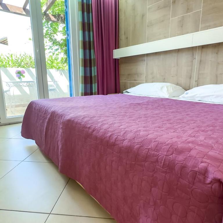 Hotel Slovenska Plaza - Standardna Dvokrevetna Soba sa Bračnim Krevetom/Zasebnim Krevetima i Balkonom - 3