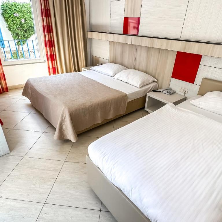 Hotel Slovenska Plaza - Standardna Dvokrevetna Soba sa Bračnim Krevetom i Pomoćnim Ležajem - 1
