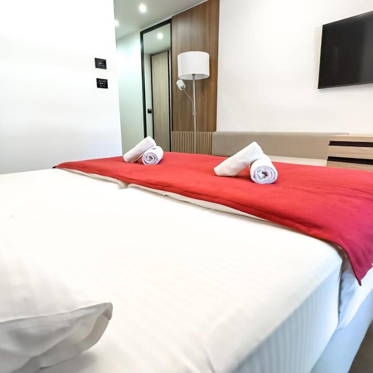 Hotel Slovenska Plaza - Premium Twin Room with Balcony - 7