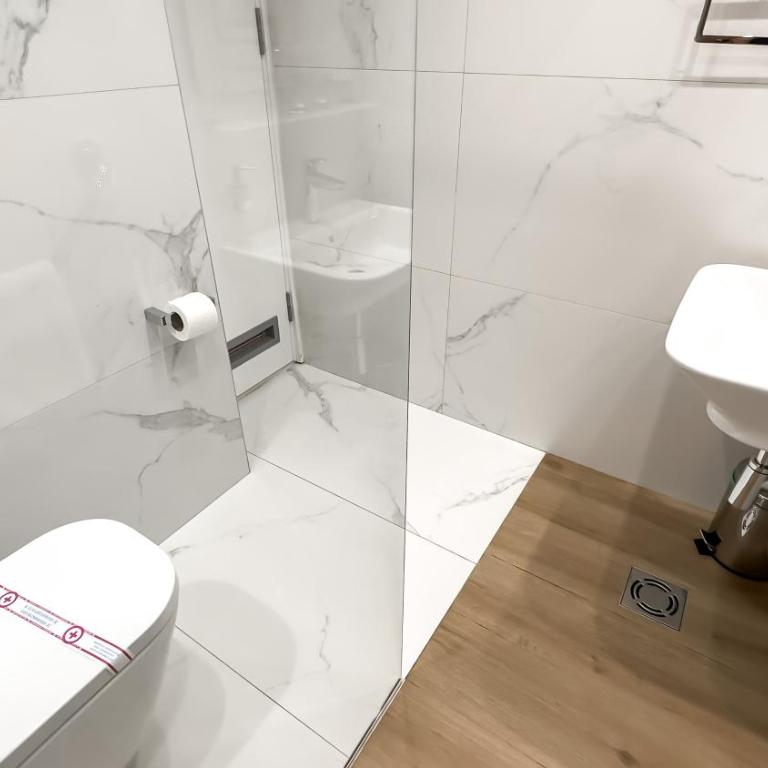 Hotel Slovenska Plaza - Premium Twin Room with Balcony - 8