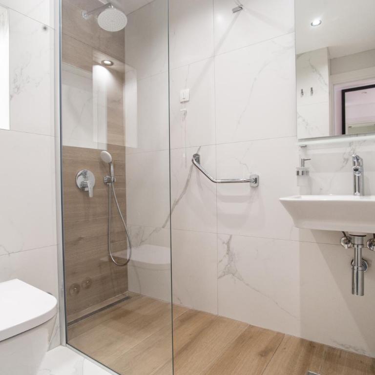 Hotel Slovenska Plaza - Premium Dvokrevetna Soba sa Zasebnim Krevetima i Pomoćnim Ležajem - 5