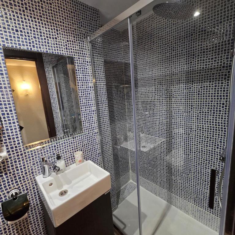 Cozy Apartment in Ventas - Two-Bedroom Apartment - 11