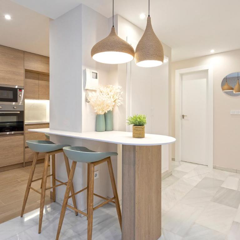 Genteel Home Fuente Nueva - Four-Bedroom Apartment with Terrace - 6