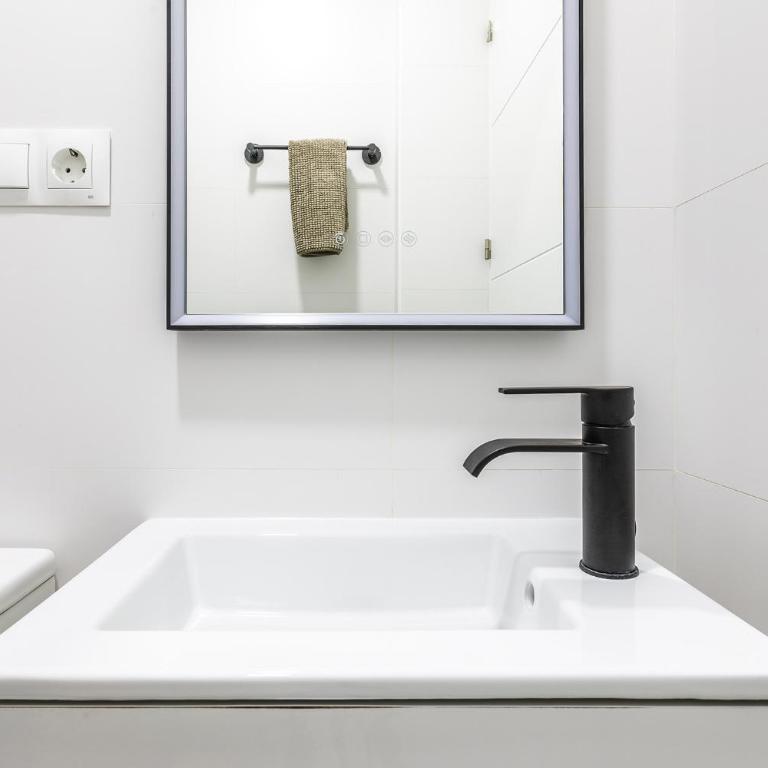 A&N Seafront Sea View Apartment with Terrace Torre del Mar - Apartment with Sea View - 11