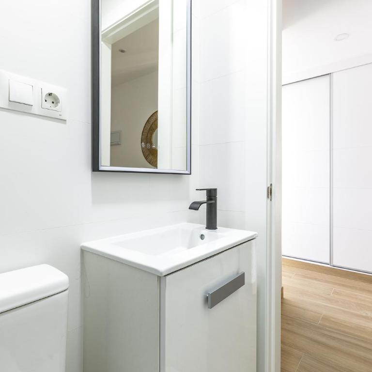 A&N Seafront Sea View Apartment with Terrace Torre del Mar - Apartment with Sea View - 12