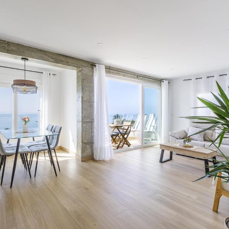 A&N Seafront Sea View Apartment with Terrace Torre del Mar - Apartment with Sea View - 2