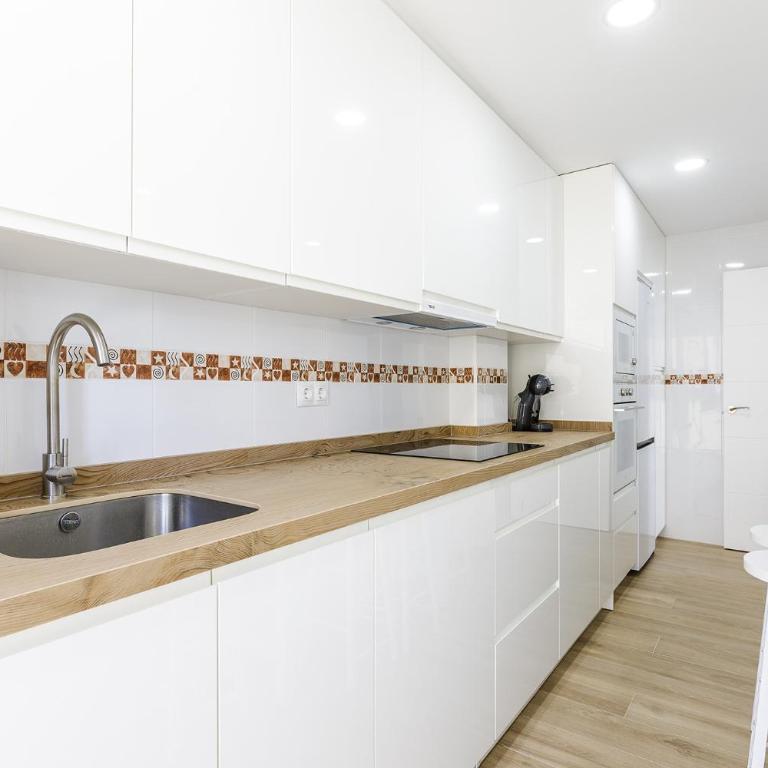 A&N Seafront Sea View Apartment with Terrace Torre del Mar - Apartment with Sea View - 57