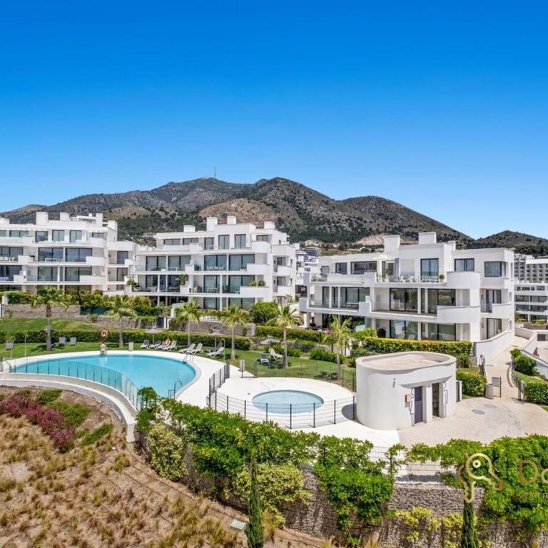 Penthouse with a private pool and sea view in Fuengirola - Apartamento de 3 dormitorios - 11