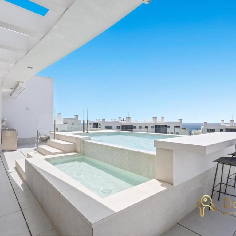 Penthouse with a private pool and sea view in Fuengirola - Apartamento de 3 dormitorios - 13
