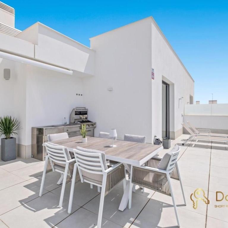 Penthouse with a private pool and sea view in Fuengirola - Apartamento de 3 dormitorios - 21