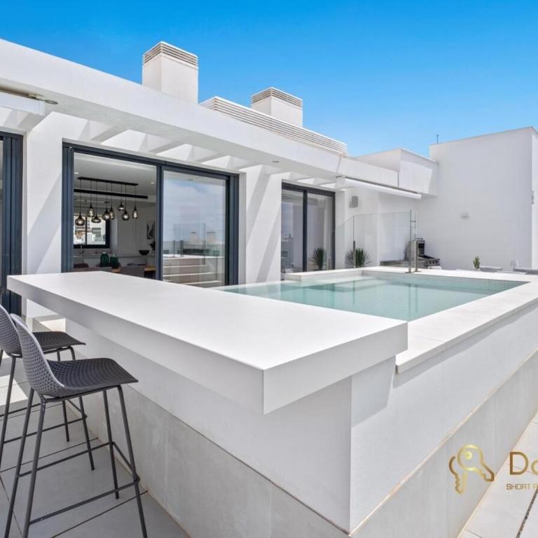 Penthouse with a private pool and sea view in Fuengirola - Apartamento de 3 dormitorios - 28