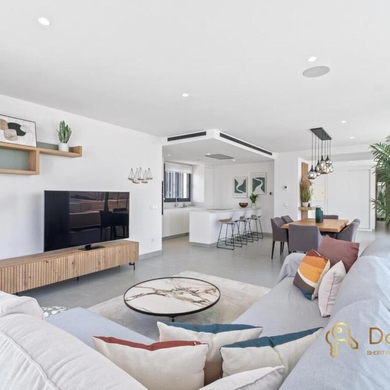 Penthouse with a private pool and sea view in Fuengirola - Apartamento de 3 dormitorios - 32