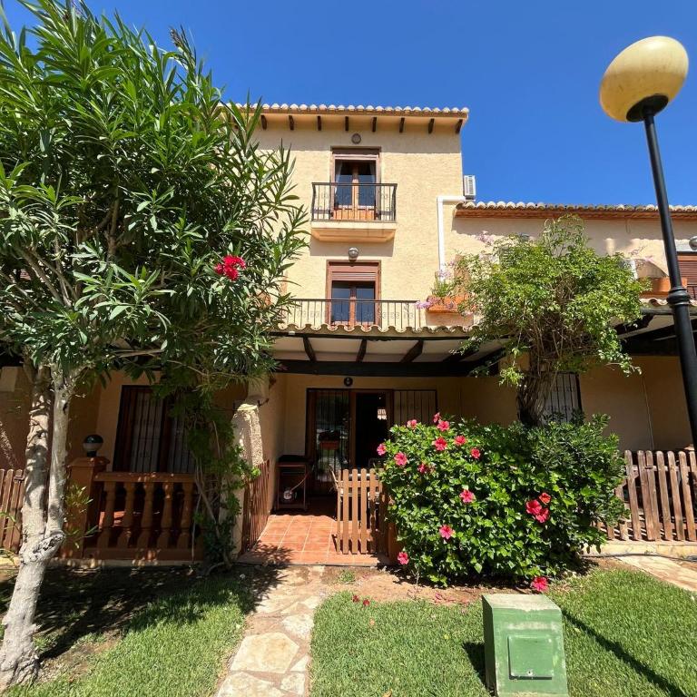 Charming house with pool, not far from beaches, mountain and city - Casa de 3 dormitorios - 2