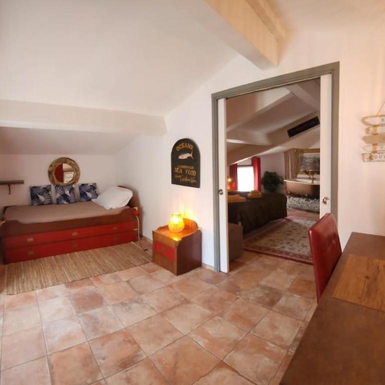 Idéal famille et amis, 2 logements en 1 maison, patio privé, parking, quartier des peintres et plages à pieds - Casa de 3 dormitorios - 15