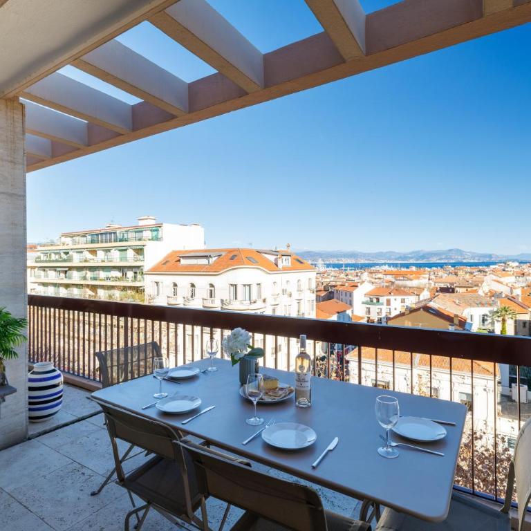 Skyline 2-bedroom flat with Epic Views - Roi Chevalier - Appartement 2 Chambres - 1