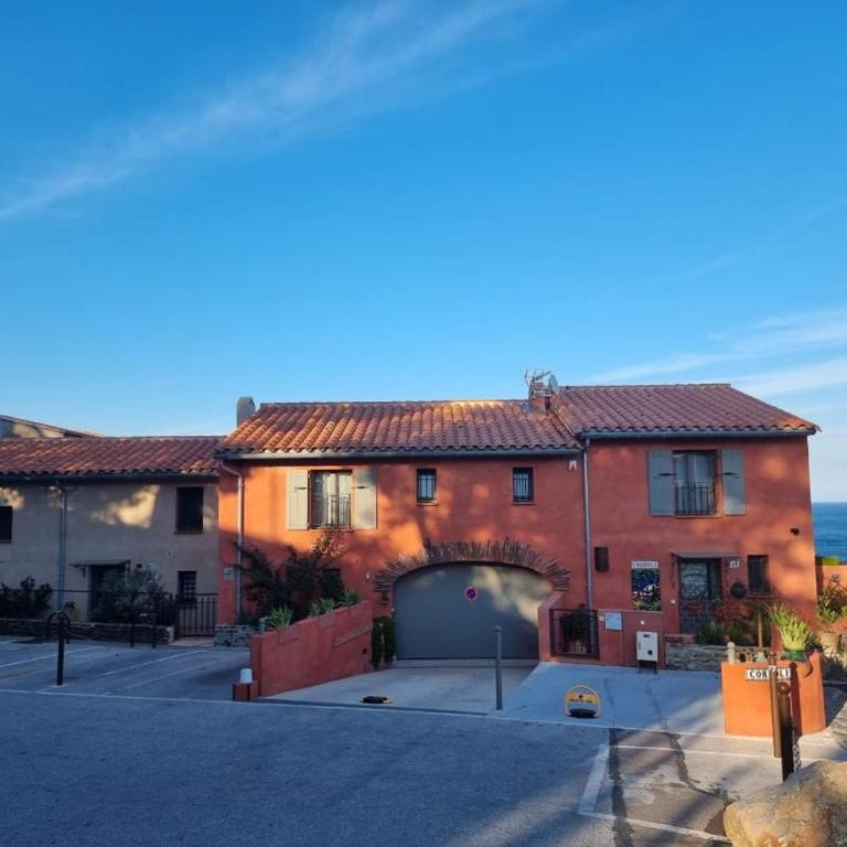 Idéal famille et amis, 2 logements en 1 maison, patio privé, parking, quartier des peintres et plages à pieds - Casa de 3 dormitorios - 1