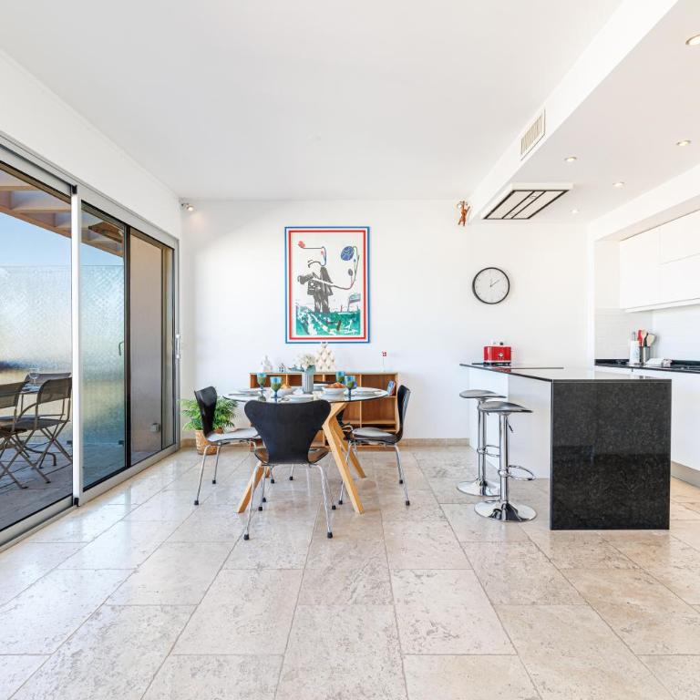 Skyline 2-bedroom flat with Epic Views - Roi Chevalier - Appartement 2 Chambres - 12