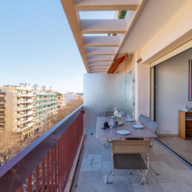 Skyline 2-bedroom flat with Epic Views - Roi Chevalier - Appartement 2 Chambres - 16