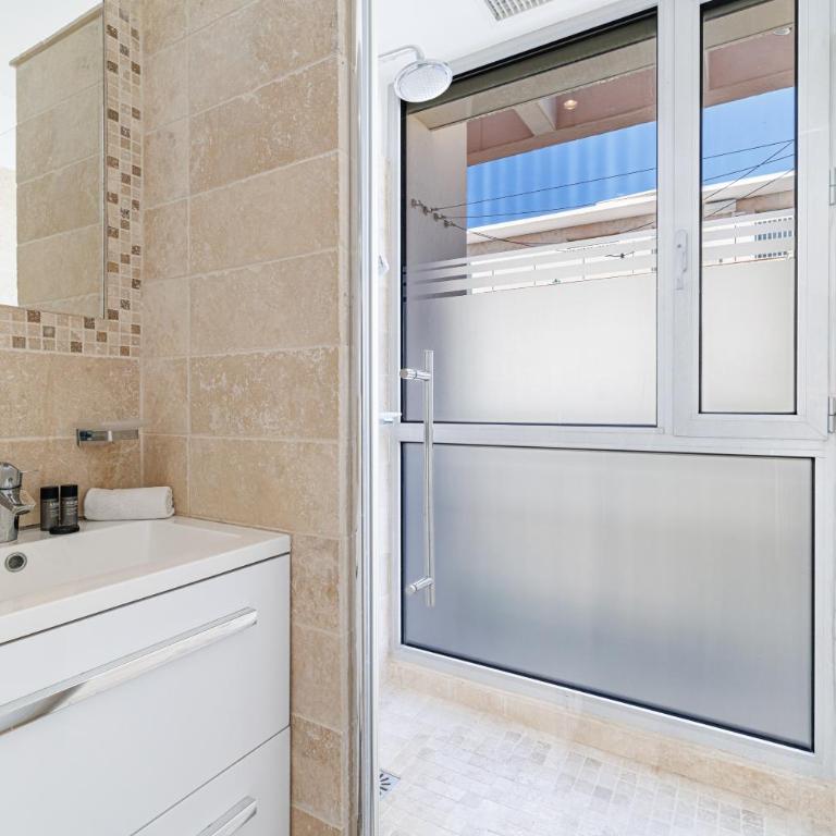 Skyline 2-bedroom flat with Epic Views - Roi Chevalier - Appartement 2 Chambres - 29