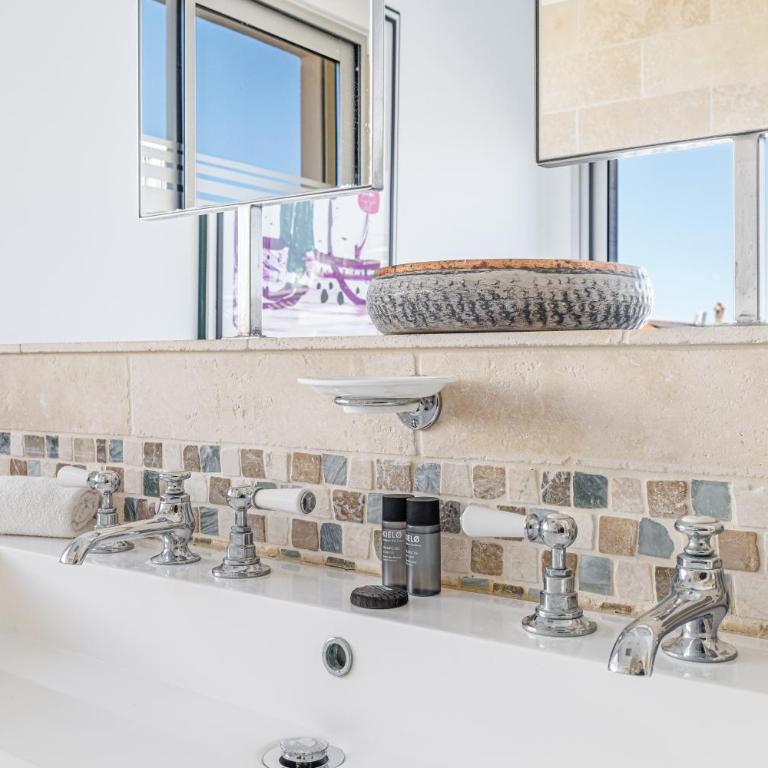 Skyline 2-bedroom flat with Epic Views - Roi Chevalier - Appartement 2 Chambres - 37