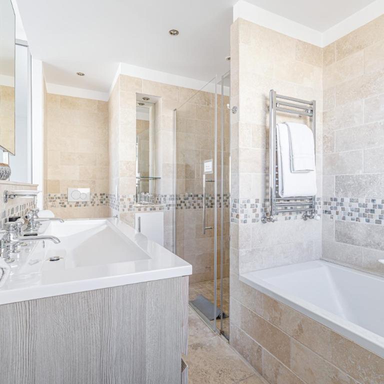 Skyline 2-bedroom flat with Epic Views - Roi Chevalier - Appartement 2 Chambres - 39
