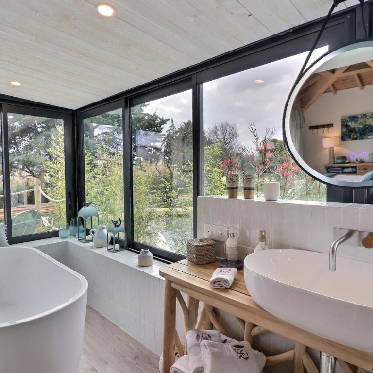 LA BASTIDE DES CULS-ROUSSET - Chambre Double - Vue sur Piscine - 6