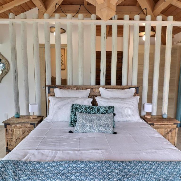 LA BASTIDE DES CULS-ROUSSET - Chambre Double - Vue sur Piscine - 4
