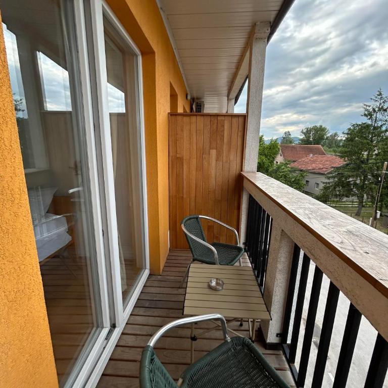 Gaia Aparthotel near Airport - Dvokrevetna Soba sa Bračnim Krevetom i Balkonom - 15