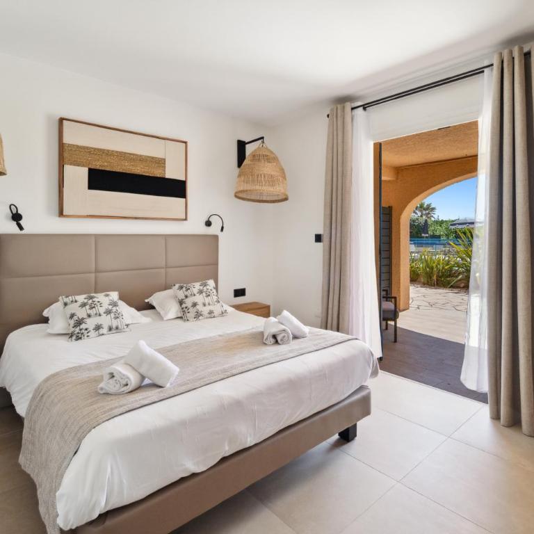 Hôtel La Nartelle - Chambre Triple avec Terrasse - Vue sur Jardin - 15