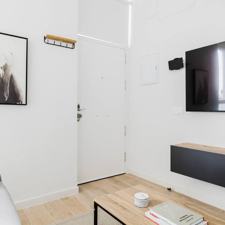 Apartamento 6 - Luminoso en Castellana - 4 Torres - Two-Bedroom Apartment - 14