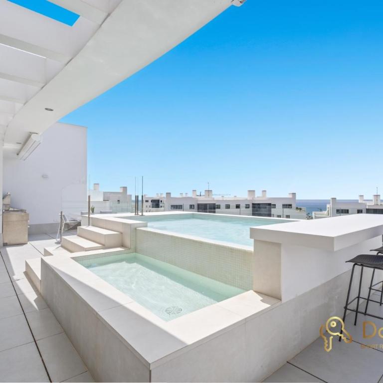 Penthouse with a private pool and sea view in Fuengirola - Apartamento de 3 dormitorios - 9