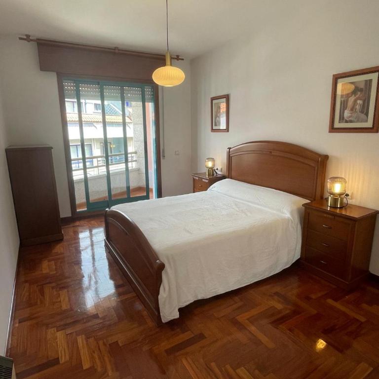 Amplio apartamento a pie de playa y zona recreativa Rua Carburos 2 - Apartment - 1