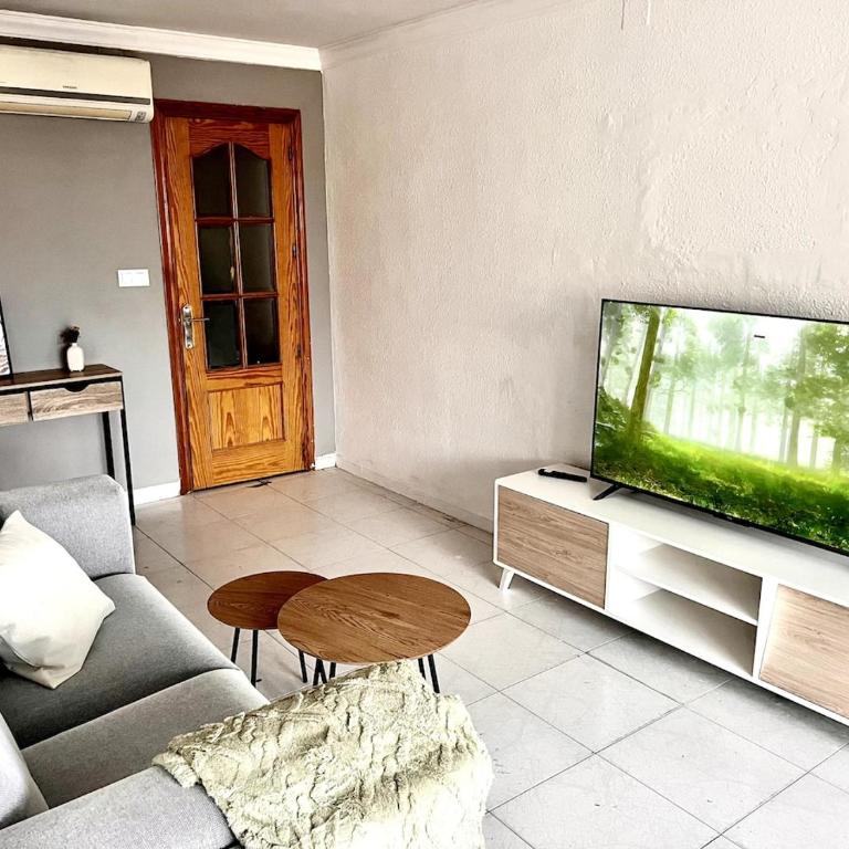 Central Málaga Apartment with Fast Wi-Fi - Two-Bedroom Apartment - 1