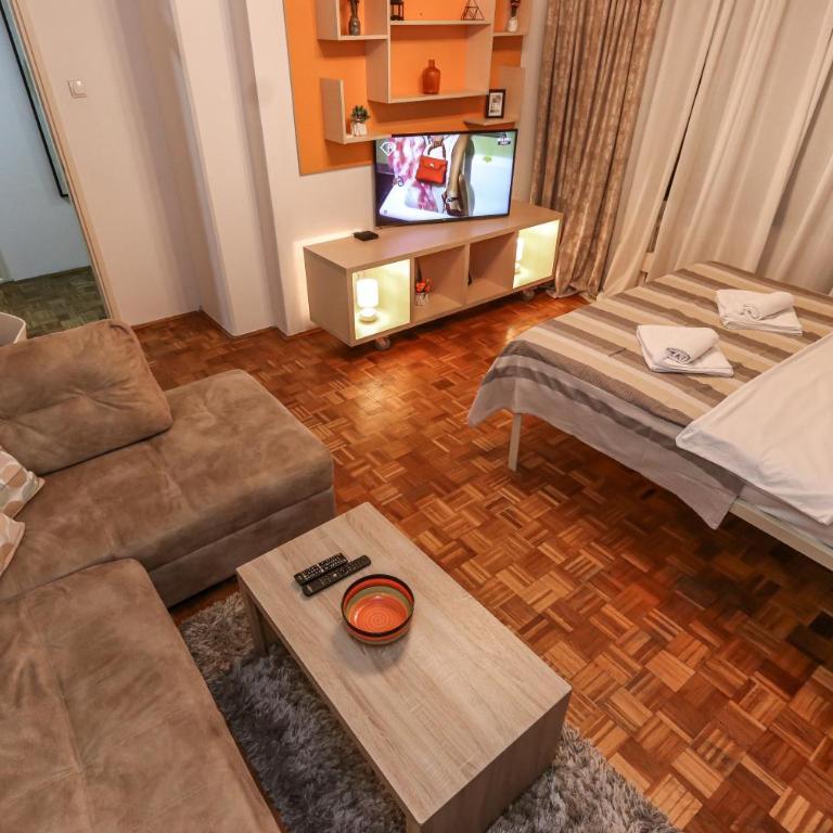 Skroman, čist i udoban apartman u Ivana Ribara za dvoje - Apartment with Balcony - 1