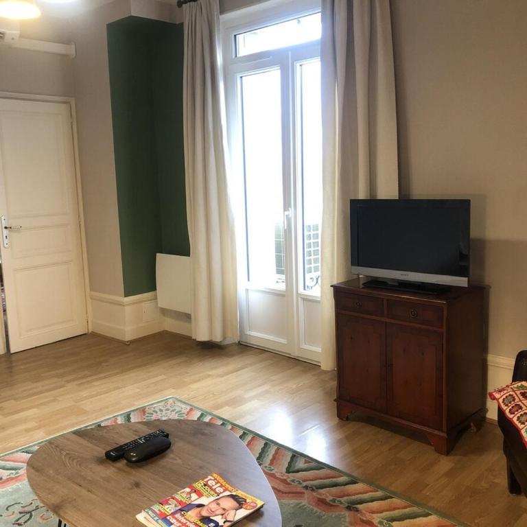 Appartement T2 60 m2 l'Albion vue lac 1 chambre parking et piscine, centre-ville - Apartment mit 1 Schlafzimmer - 3